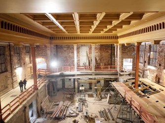 Gros œuvre de la nouvelle tribune dans la grande salle