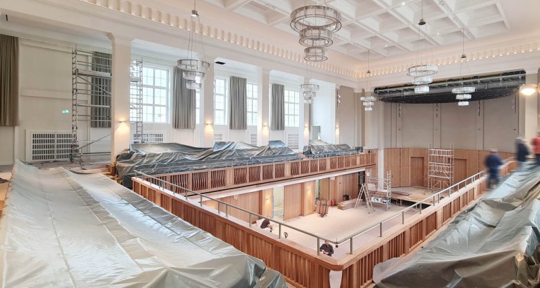 La galerie dans la grande salle