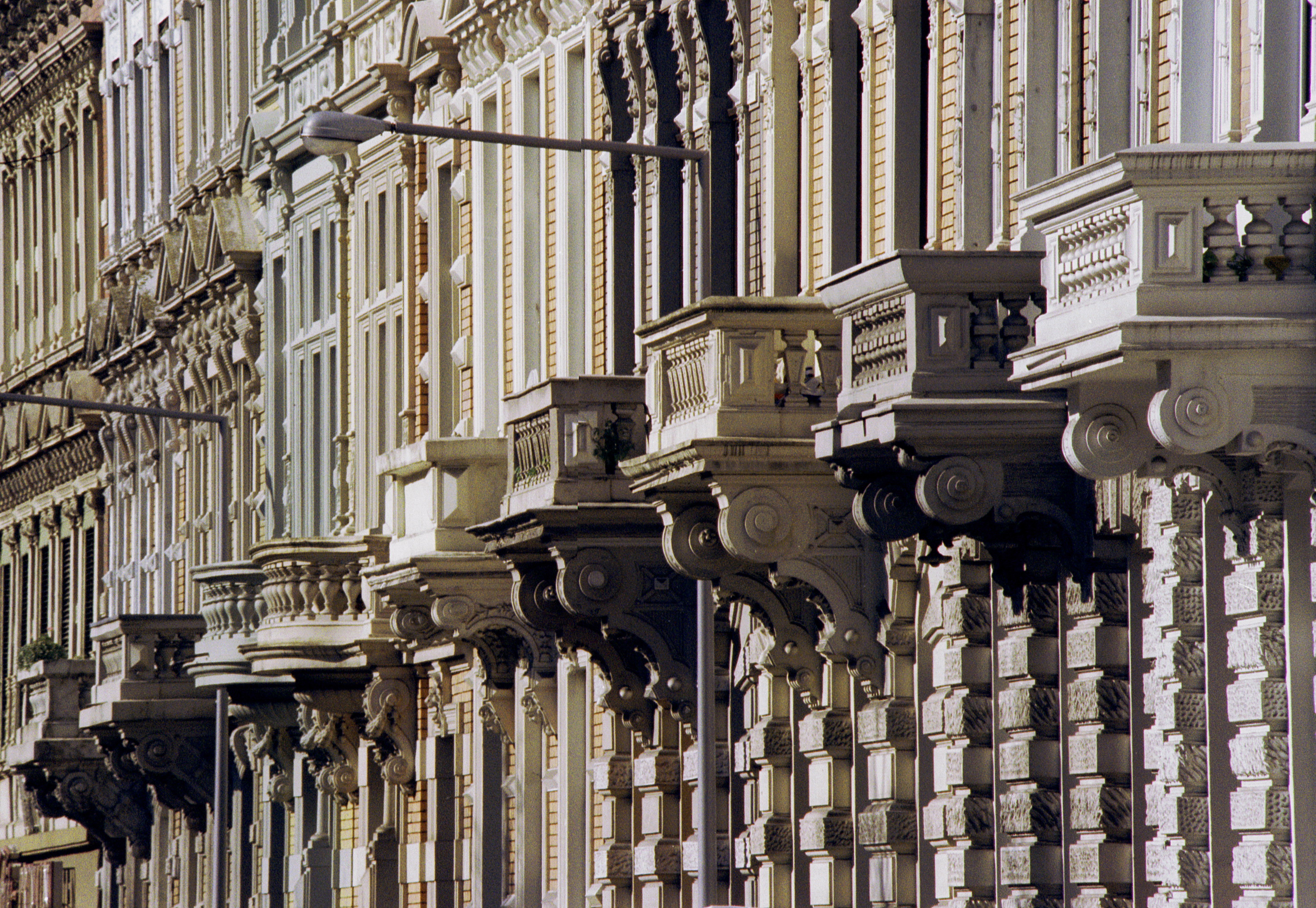 Des maisons patriciennes ornent l'Oppenhoffallee d'Aix-la-Chapelle dans le quartier de Frankenberg.