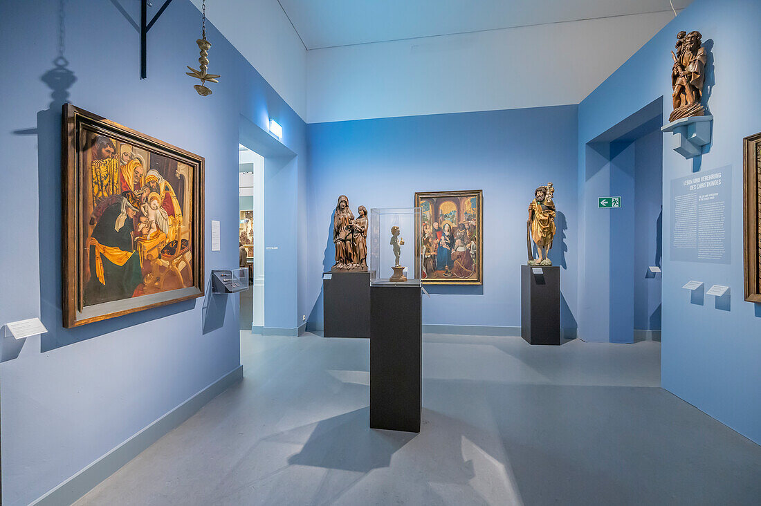 Vue intérieure d'une salle d'exposition au musée Suermondt-Ludwig.