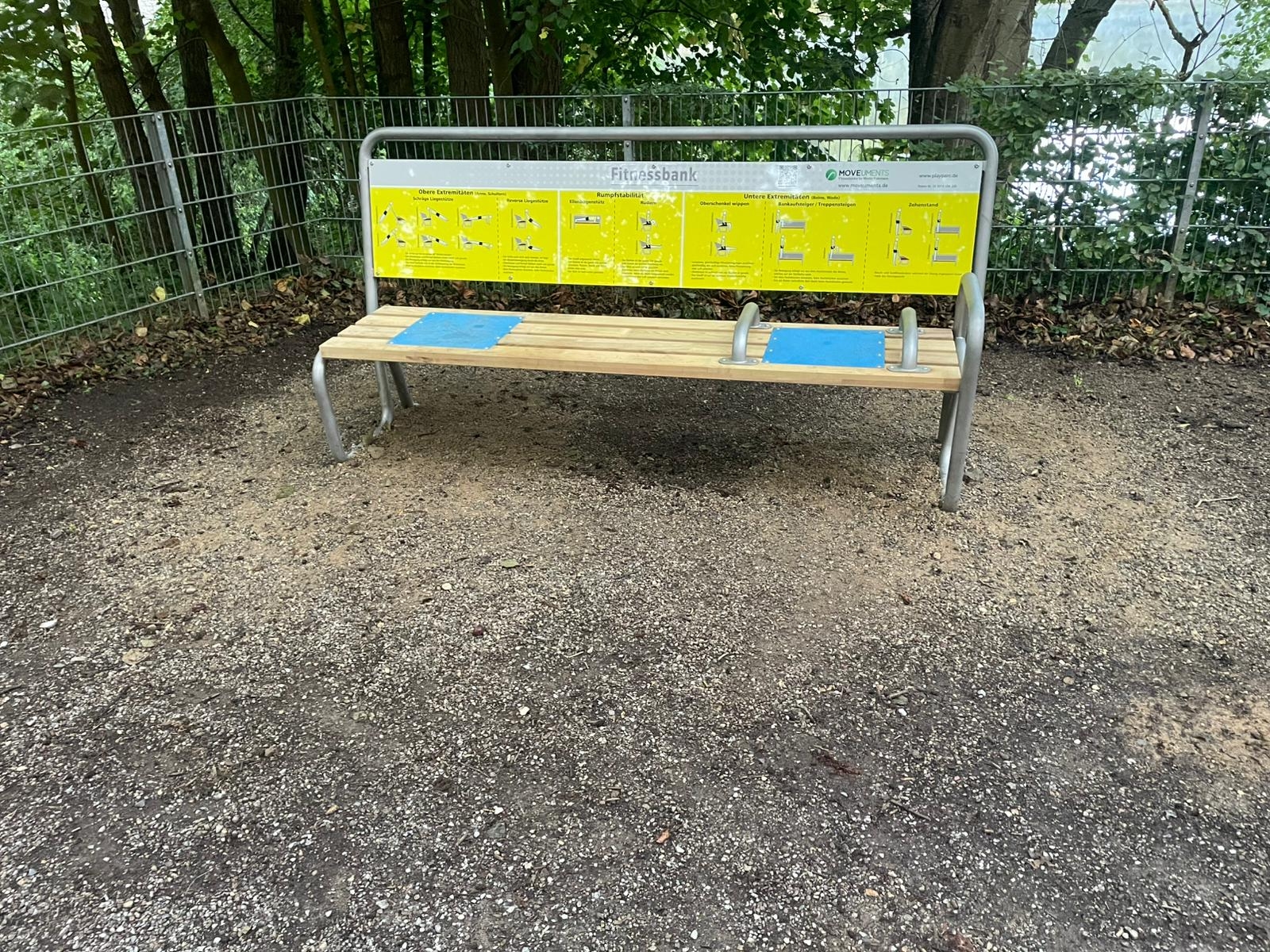 Un banc sûr pour faire plus d'exercice : Au barrage de Kupferbach, le nouveau banc de fitness offre des possibilités d'entraînement supplémentaires. Banc pour l'entraînement