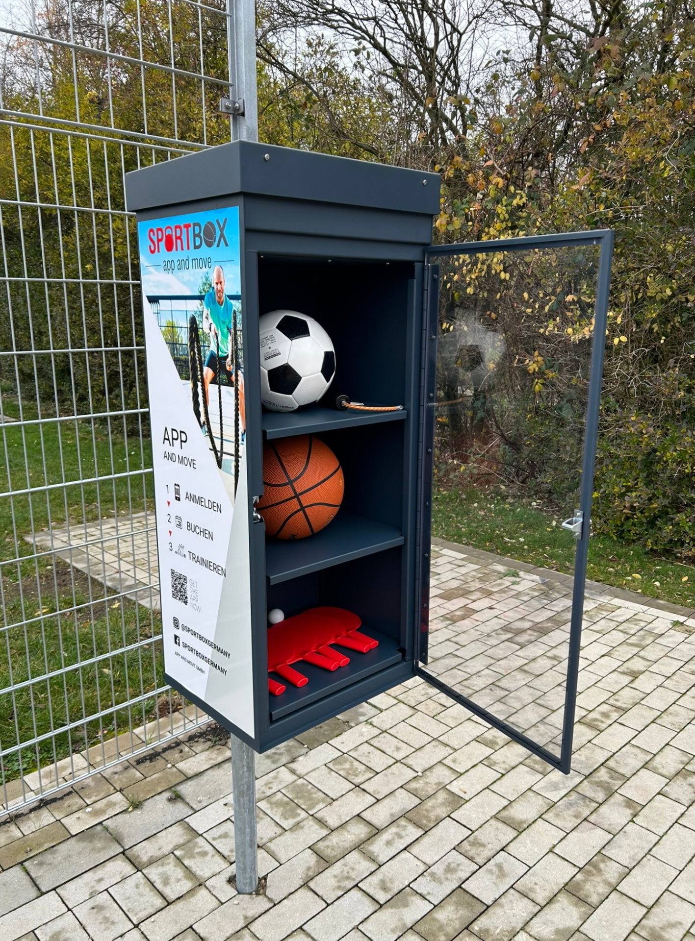 Boîte avec équipement sportif