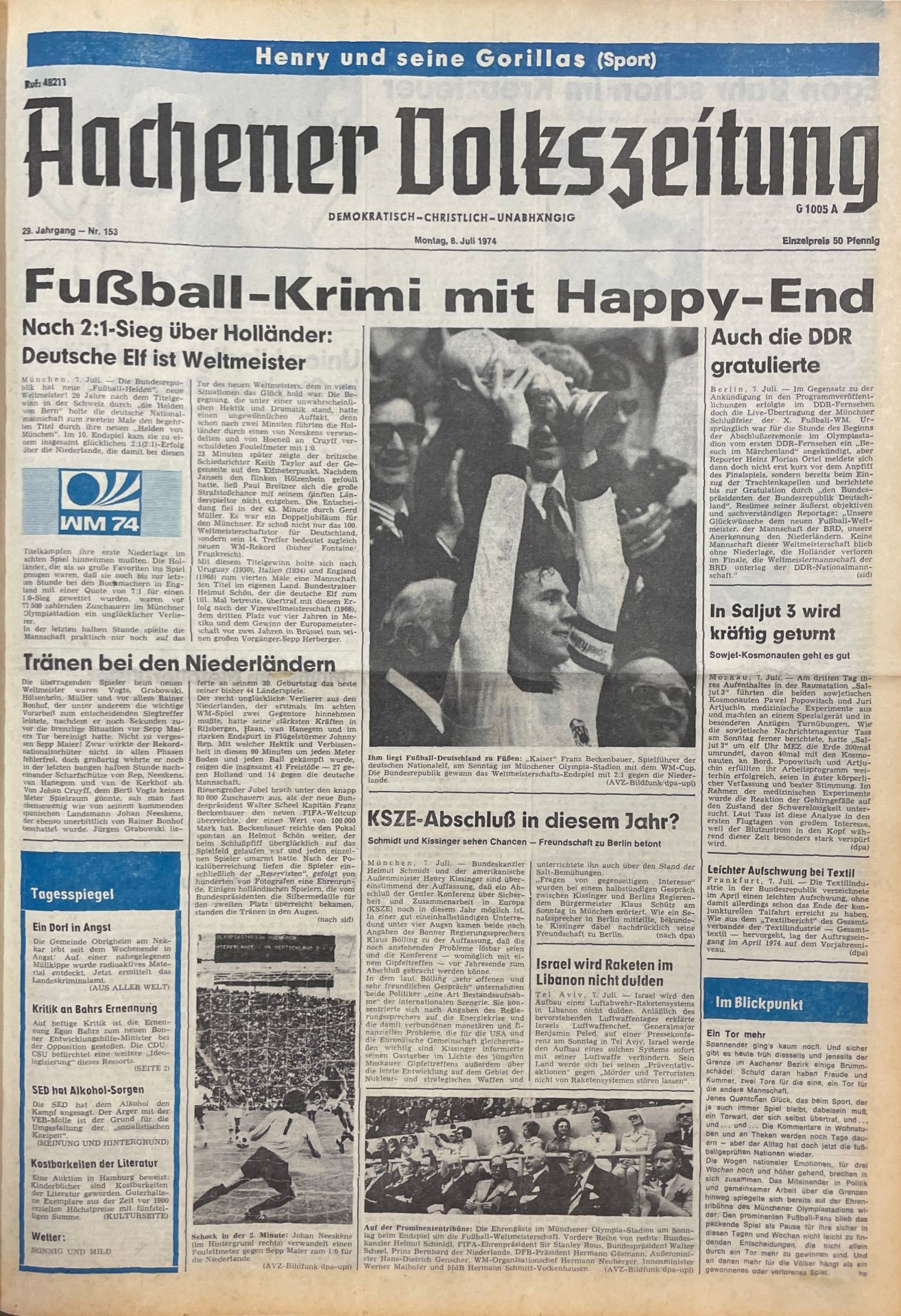 Photo d'une première page du Aachener Volkszeitung du 8 juillet 1974. Le titre est : "Un polar de football avec une fin heureuse", avec en dessous une photo de Franz Beckenbauer avec la coupe du monde.