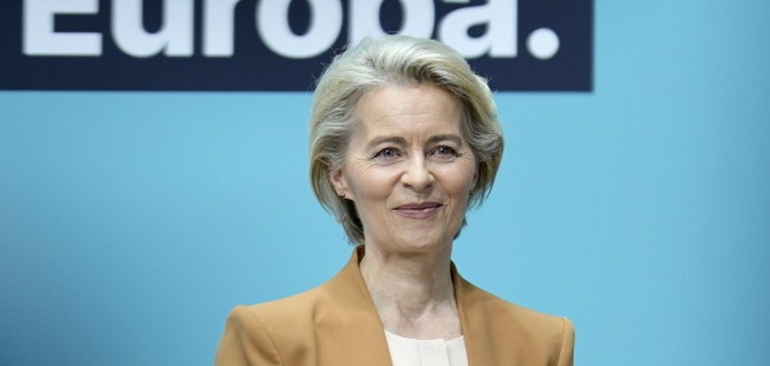 Ursula von der Leyen, présidente de la Commission européenne, est photographiée lors d'une conférence de presse après une réunion du conseil d'administration de l'Union chrétienne-démocrate (CDU) à Berlin, Allemagne, lundi 19 février 2024. Ursula von der Leyen a annoncé son intention de se présenter pour un deuxième mandat à la présidence de la Commission européenne. (AP Photo/Markus Schreiber)