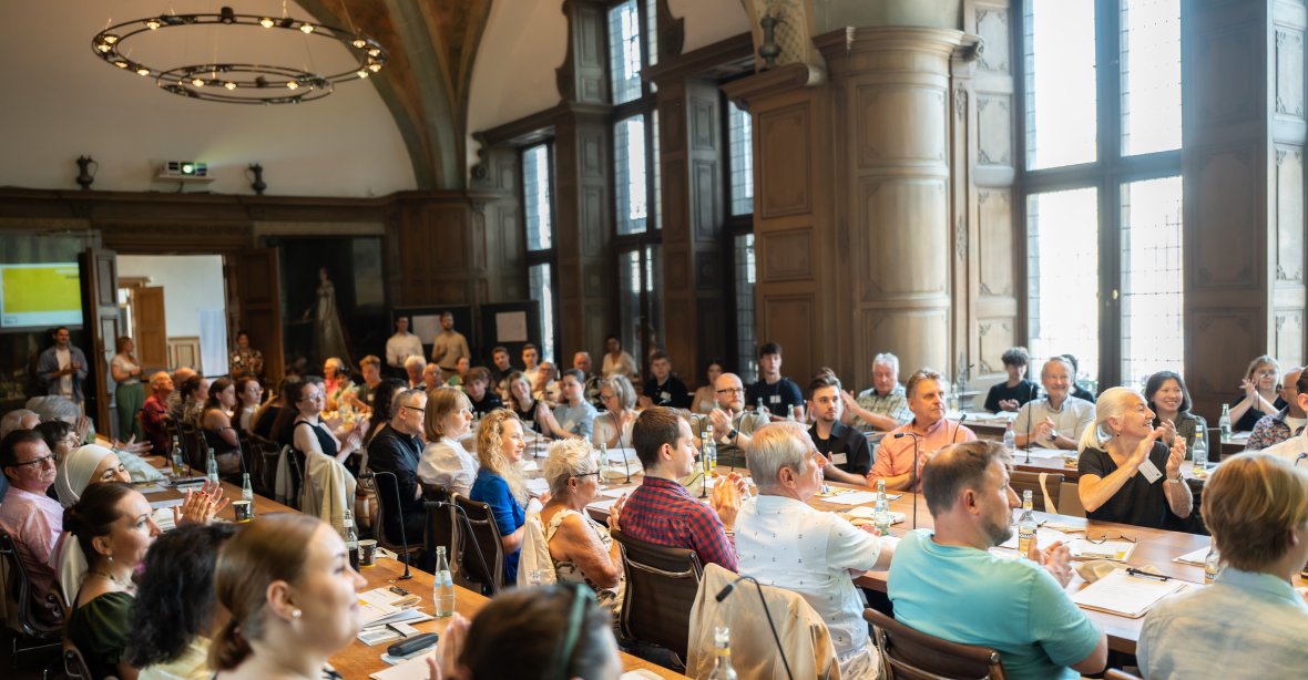 Start van de burgerraad 2025 Leden van de Burgerraad 2025 tijdens de openingsbijeenkomst in het stadhuis
