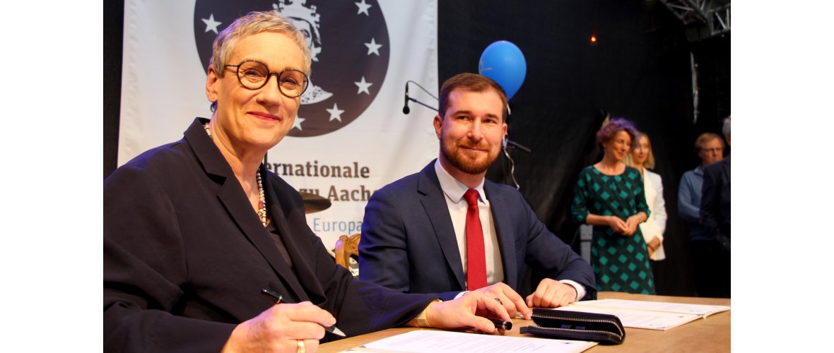 Ondertekening van de Solidaire Partnerschapsovereenkomst Burgemeester Sibylle Keupen en Alexander Lomako bij de ondertekening van de solidariteitspartnerschapsovereenkomst tussen Aken en Chernihiv.