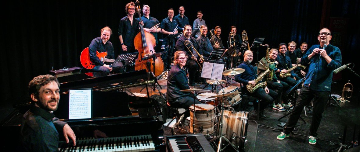 een bandfoto van de Jazzotic Bigband