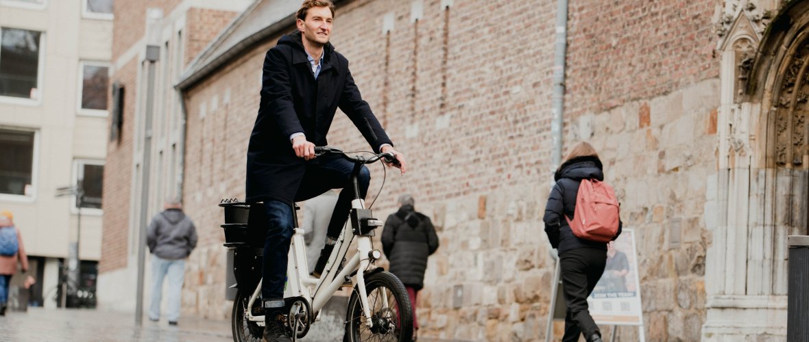 Man op fiets Man op fiets