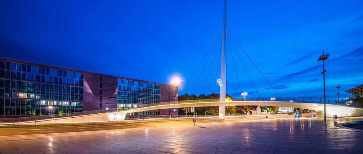 Aken Tivoli bij nacht