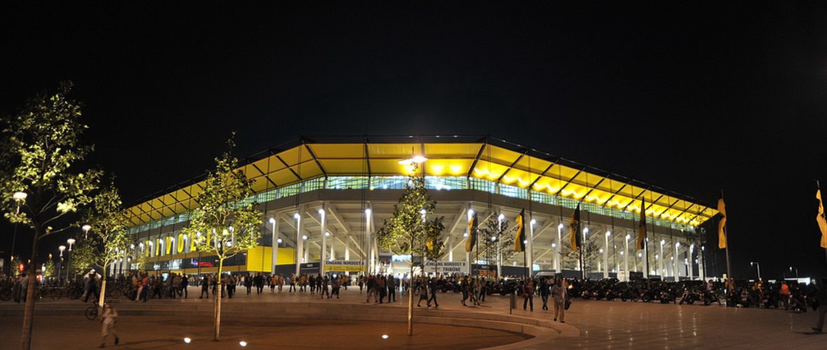 Aken Tivoli, verlicht en bij nacht