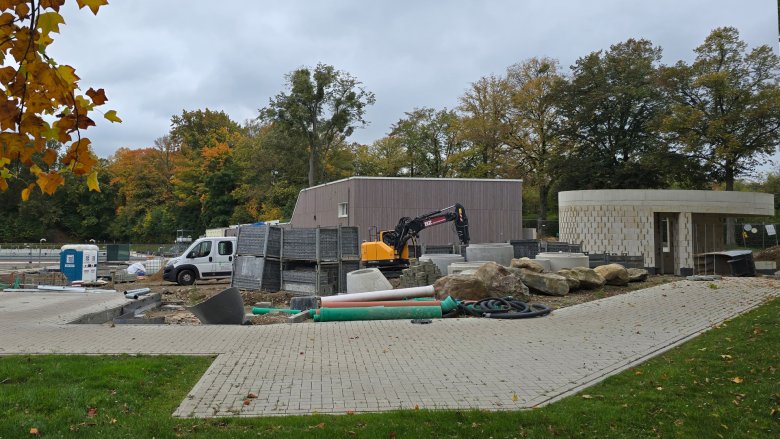 Een nieuw perspectief op het nieuwe hoofdgebouw nadat de tijdelijke containers zijn ontmanteld