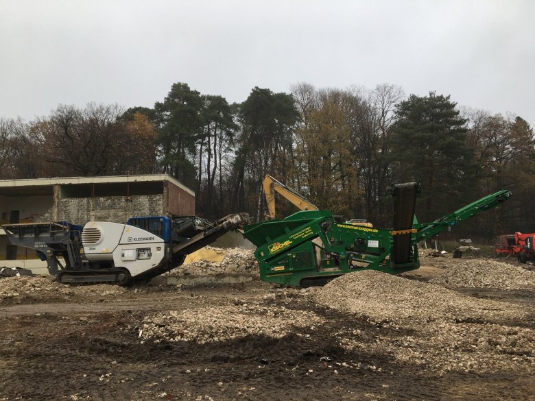 Aufbereitung_c_E26_2020 Het sloopmateriaal wordt ter plekke gerecycled en hergebruikt voor het nieuwe gebouw.