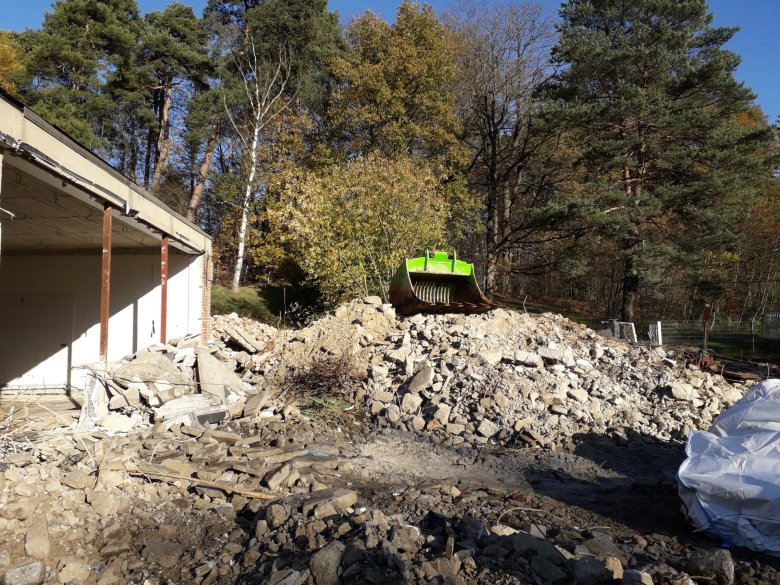 Aufbereitung2_c_E26_2020 De sloop begon na het opruimen van de vervuiling.