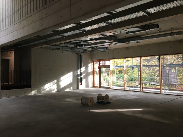 Innenraum2_c_E26_2022_11 Het binnenwerk en de ruwe installatie zijn in volle gang.