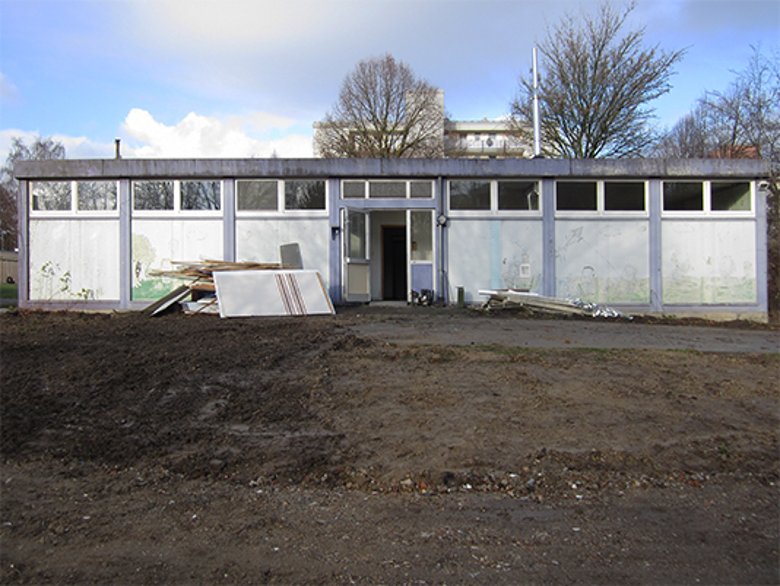 Opzetten van de bouwplaats en begin van de ontmanteling