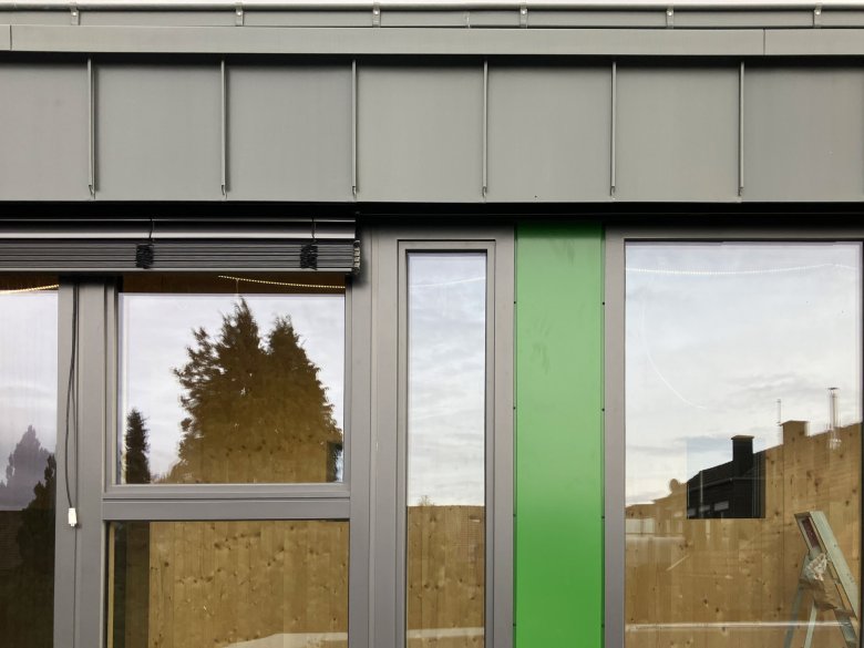 03Raffstore_c_E26_2025_12 De externe zonwering werd geïnstalleerd.