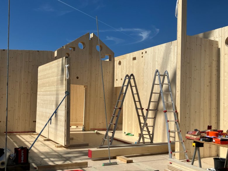 Houten muren op de bovenverdieping