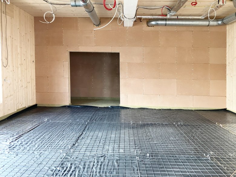 De versteviging op de beschermfolie is geplaatst.