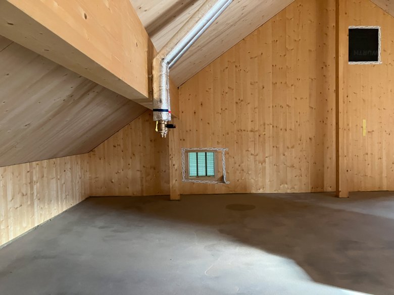 De dekvloer in de technische ruimte is voltooid.