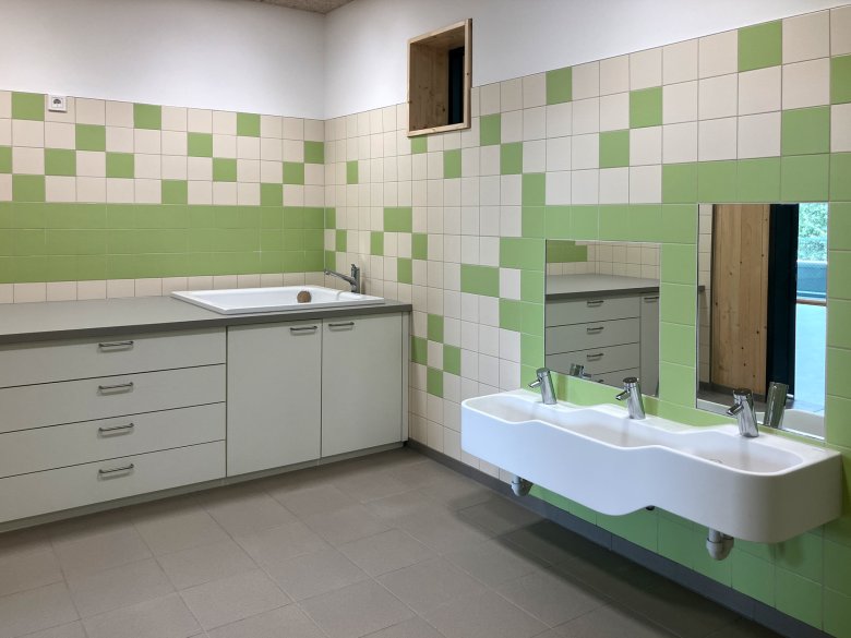 Sanitaire voorzieningen met verschoonruimte