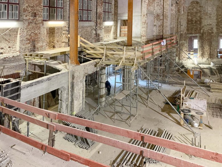 Bekistingswerk aan de galerijen