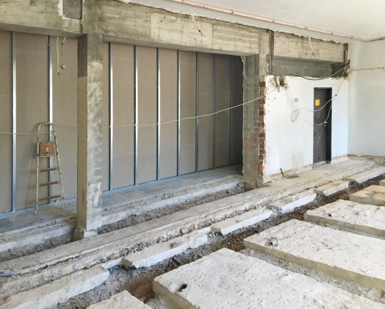 Vorabmaßnahme_Entkernung_1_c_E26_2025_01 Voorbereidende maatregelen zoals het strippen van de scheikundelokalen in de kelder zijn in gang gezet.