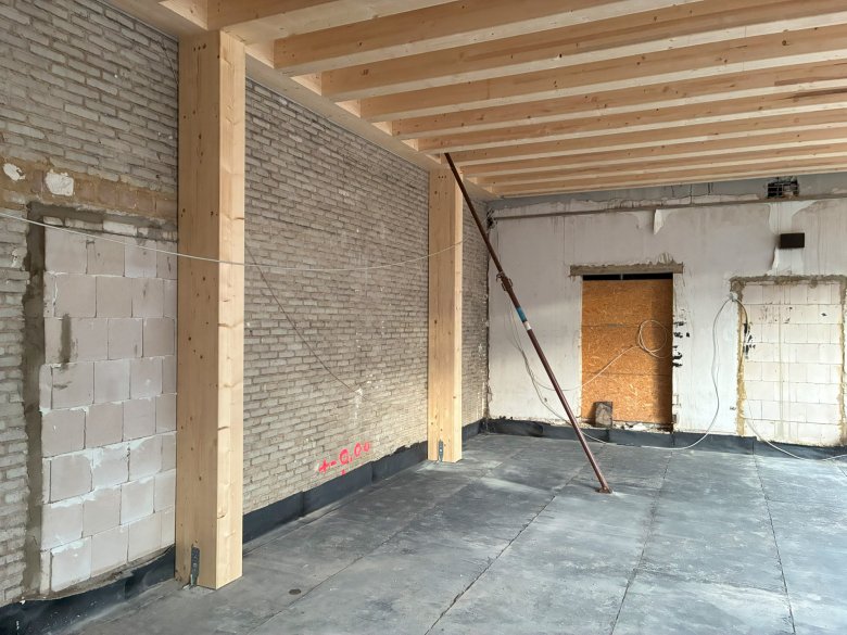Houten constructie in de nieuwe personeelskamer