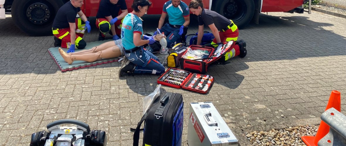 We wisselen regelmatig informatie uit met buurlanden en nemen deel aan gezamenlijke trainingen over reddingsdiensten. We presenteren elkaar hoe de respectieve processen zijn gepland.