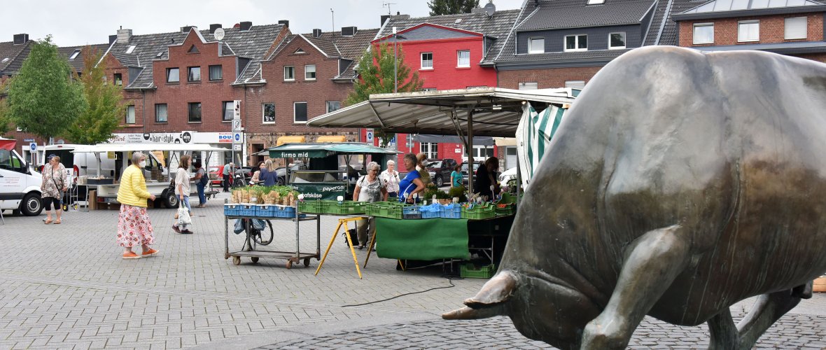 Wekelijkse markt op de Brander Markt