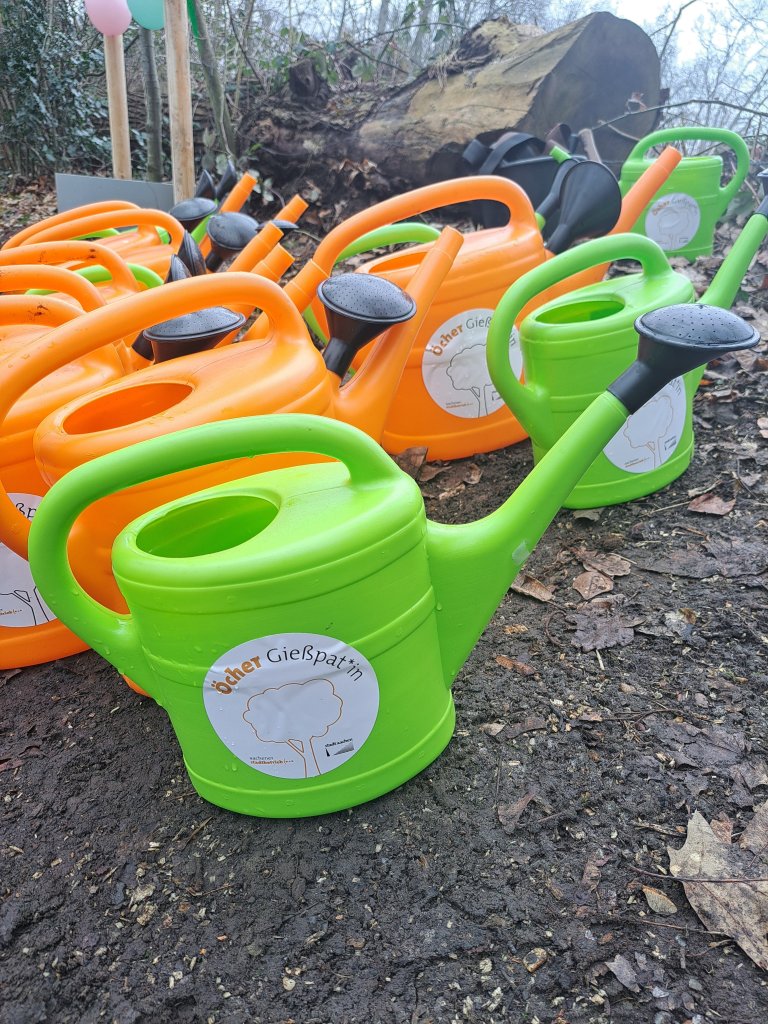 De begunstigers konden hun bomen zelf "dopen" met de gietertjes die werden verstrekt.