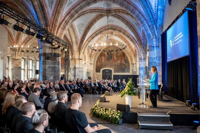 Aken vierde de 75e verjaardag van de Internationale Karelsprijs met een grootse ceremonie in de Kroningszaal van het stadhuis van Aken.