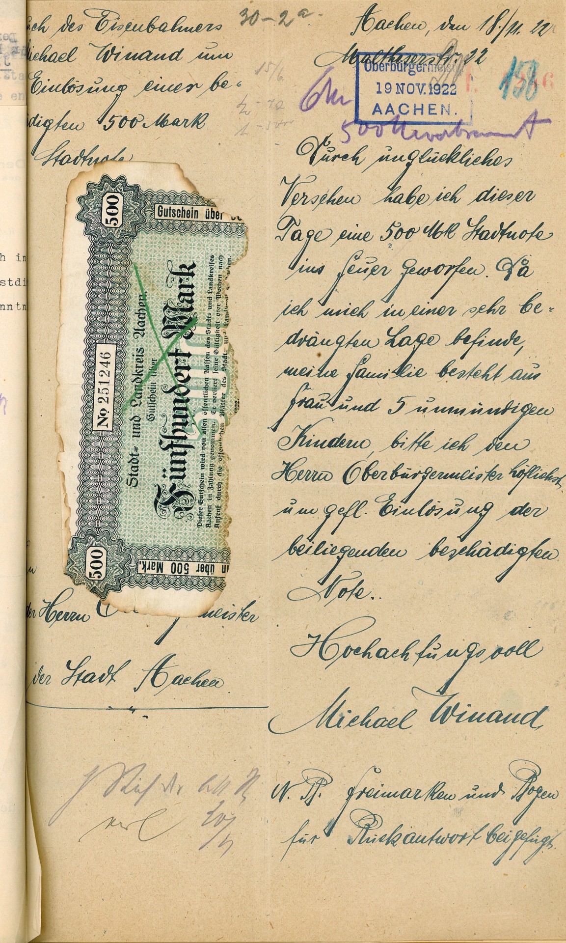Een historisch, voor de helft verbrand noodgeldbiljet naast een handgeschreven brief in cursief op vergeeld papier.
