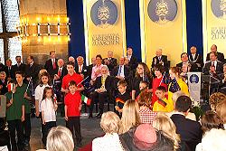 Im Krönungssaal begrüßten auch italienische Kinder aus Aachen die Gäste, (c) Stadt Aachen / Andreas Herrmann