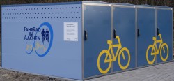 Fahrradboxen mit Aufdruck "FahrRad in Aachen"