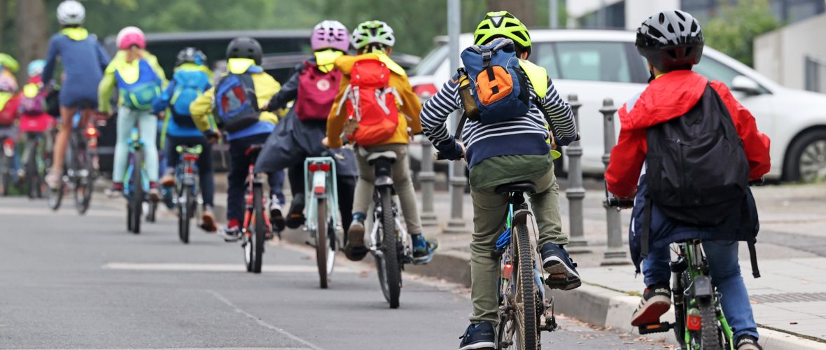 Kinder auf dem Fahrrad