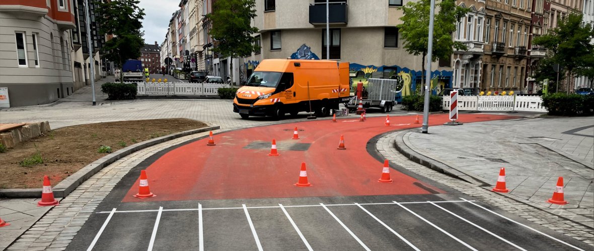 Bismarckstraße Roteinfärbung Fahrbahn Bismarckstraße Roteinfärbung Fahrbahn