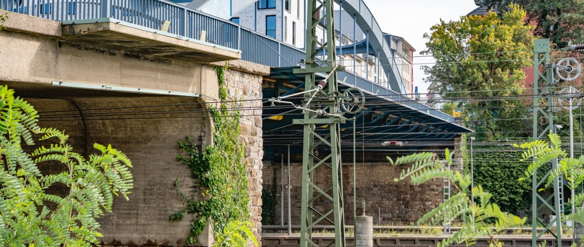 Die Burtscheider Brücke in seitlicher Ansicht.