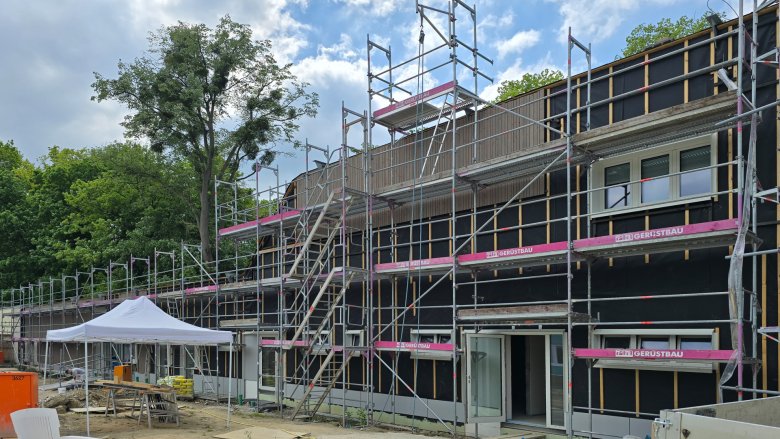 Arbeiten an der Holzfassade