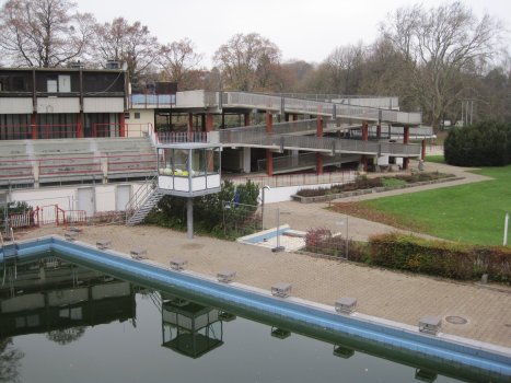 Bestandsfoto mit Freibadgebäude