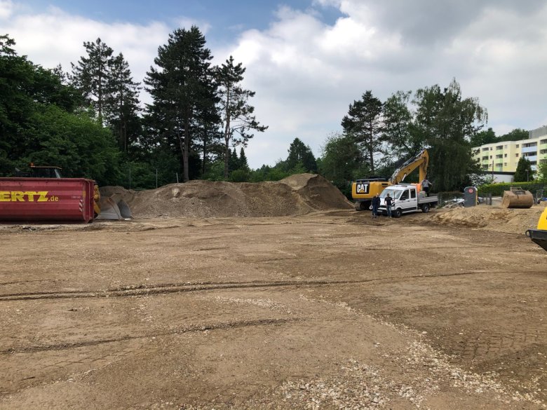 Planum_c_e26_2021_06 Es wurde mit der Verfüllung, dem Aushub, sowie mit der Schaffung des Planumniveaus begonnen.