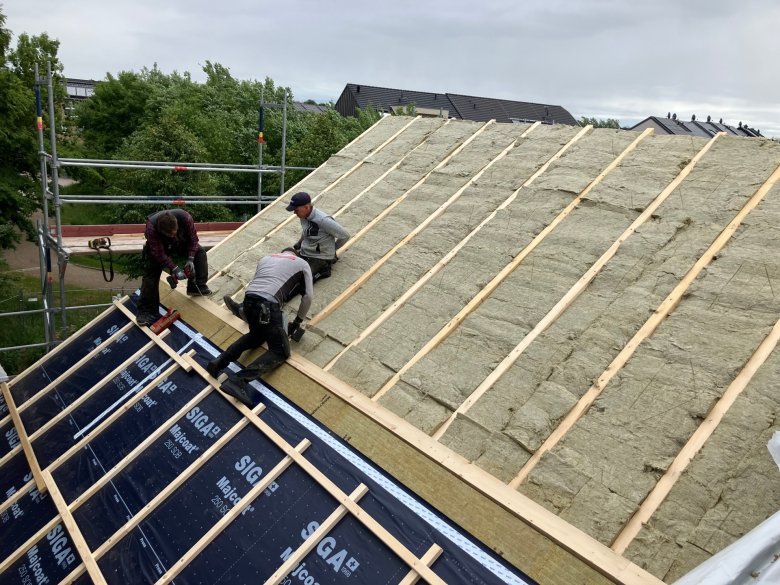 Die Dachdämmung ist in Arbeit