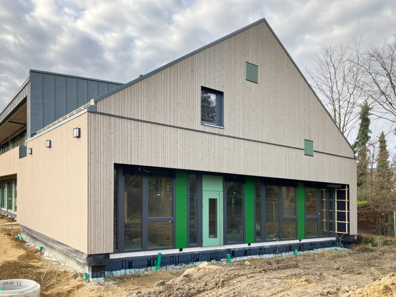 01Giebel_c_E26_2025_12_19 Der Giebel auf der Rückseite ohne Gerüst