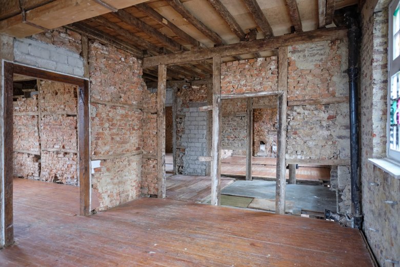 Zustand des Gutshauses nach der Schadstoffsanierung.