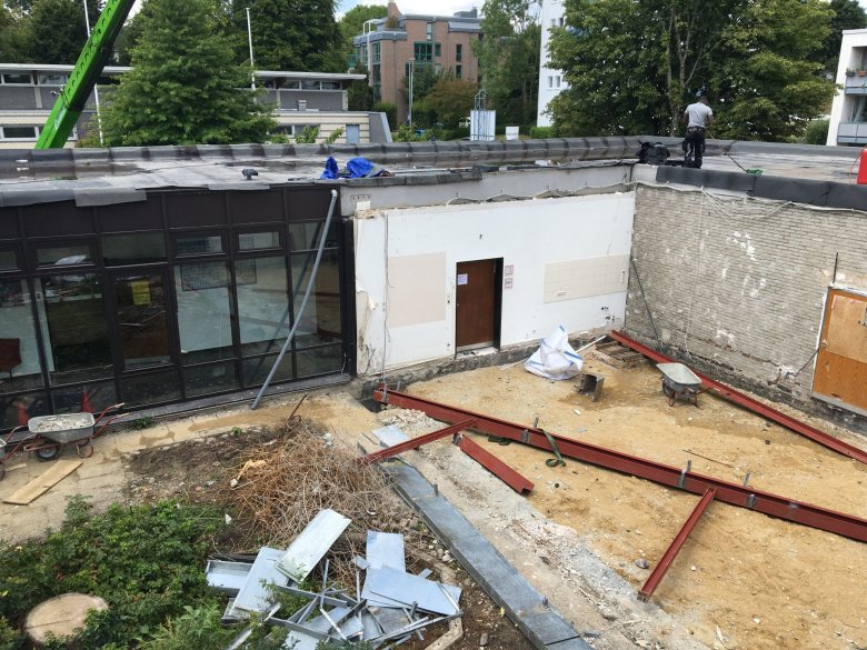 Abriss_Lehrerzimmerweiterer_Abbruch_c_e26_2025_07 Das Lehrerzimmer wird abgerissen.