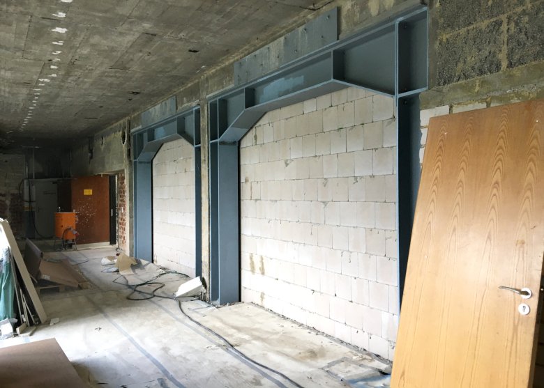 Wand_zwichen_Träger_EG_c_E26_2025_05 Die Lastabtragungsprofile im EG wurden eingebaut.