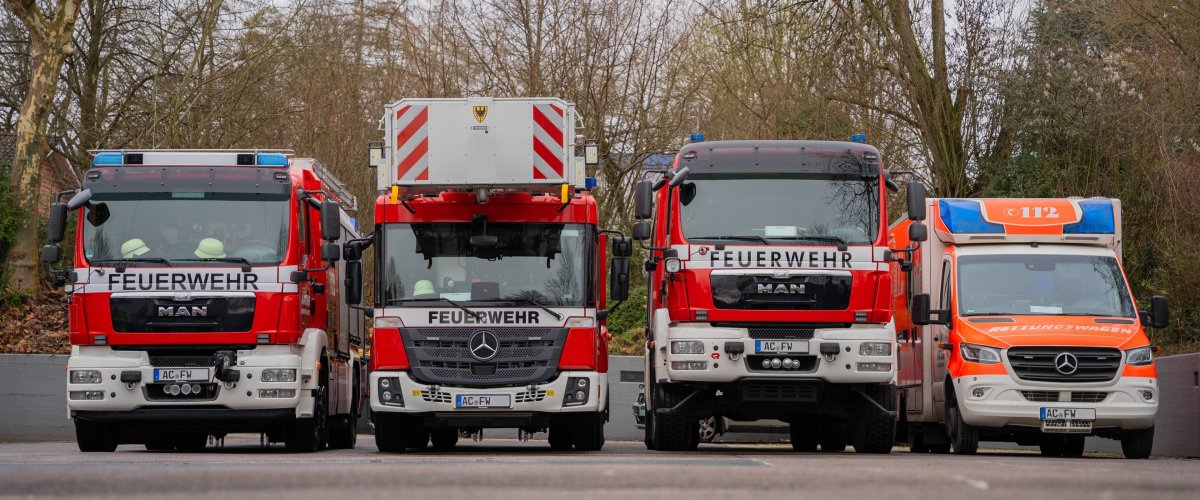 Feuerwehr und Rettungsdienstfahrzeuge