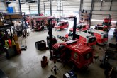 KFZ-Werkstatt der Feuerwehr Ein Einblick in die KFZ Werkstatt der Feuerwehr Aachen. Dort werden kleinere Reparatur-/Instandhaltungs-arbeiten an den Fahrzeugen der Feuerwehr, sowie des Rettungsdienstes vorgenommen.