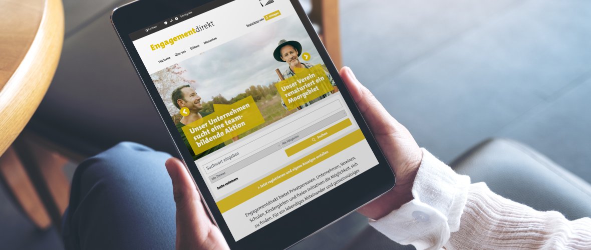 Engagement direkt Tablet mit geöffter Webseite "Engagement direkt"