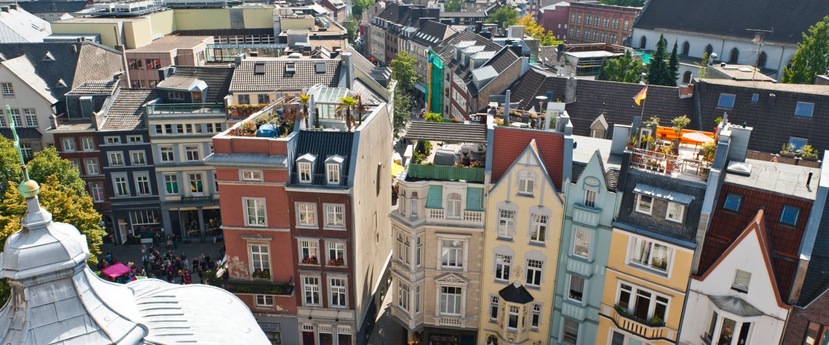 Aachen Mitte Historischer Stadtkern von oben fotografiert mit Sicht auf den Münsterplatz.