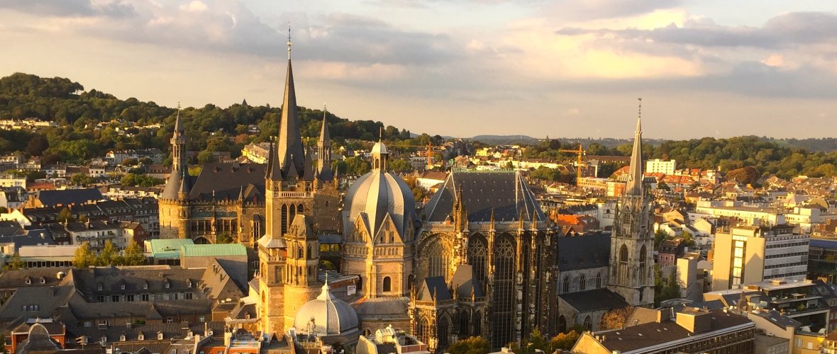 Der Aachener Dom aus einer Luftbildaufnahme